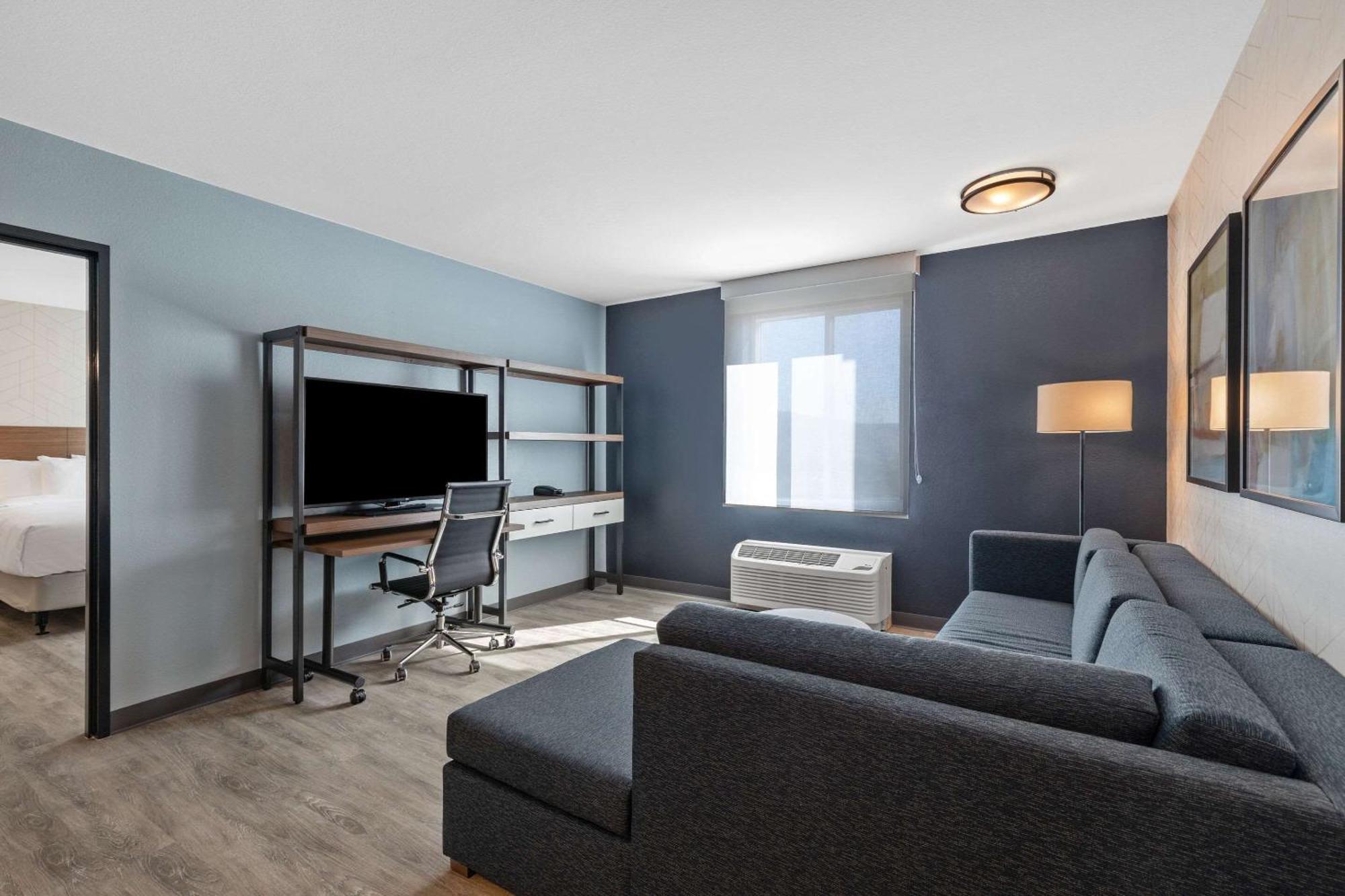 Everhome Suites Corona Exterior photo